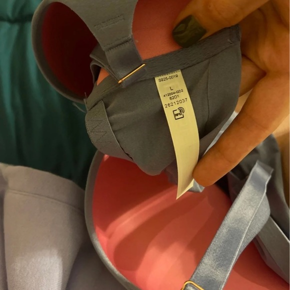 Pink bras - Picture 3 of 3